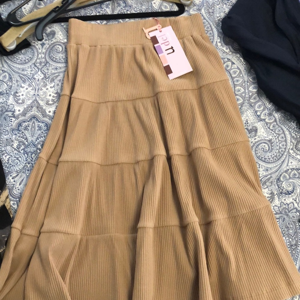 udel tan brown skirt! Knee length size Small